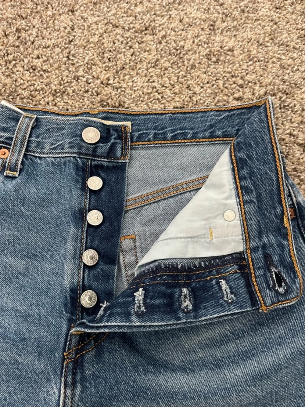 Vintage Women’s Levi’s Ribcage Distressed High Waist Cut Off Shorts Size 28 - Picture 2 of 7